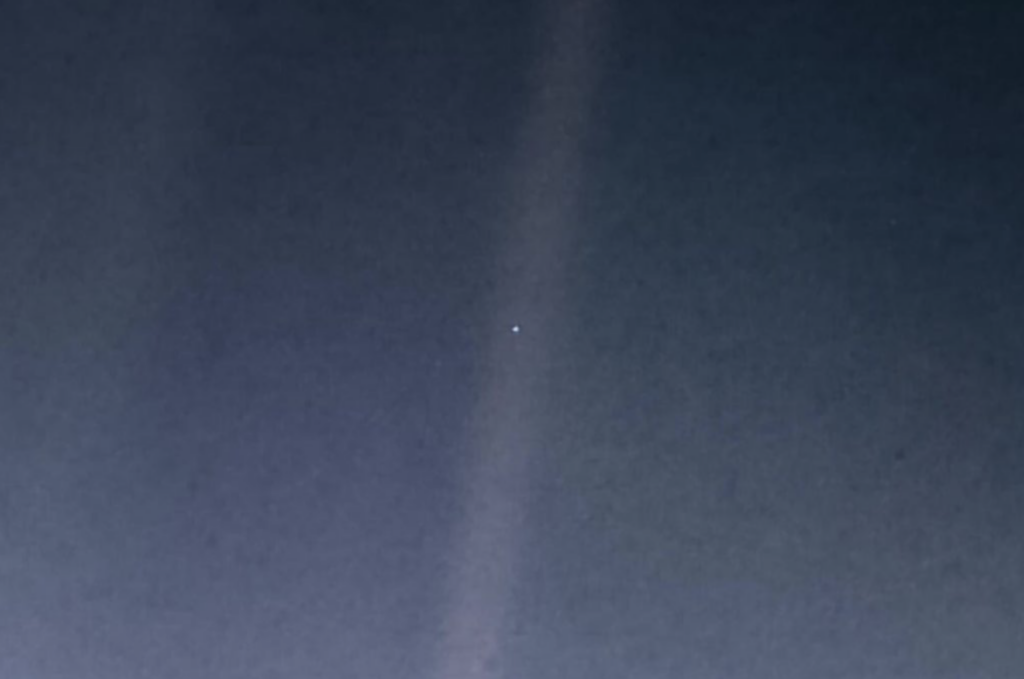 VOYAGER SNÍMEK ZEMĚ